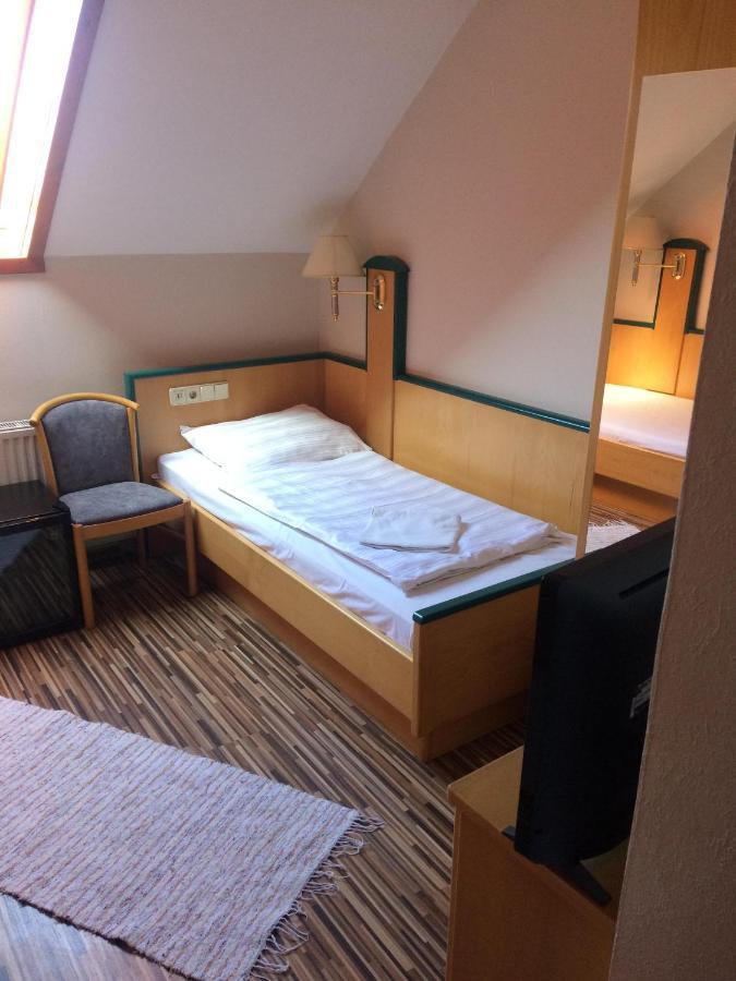 Venusz Panzio Es Vendeglo Bed & Breakfast Bagod Exterior photo